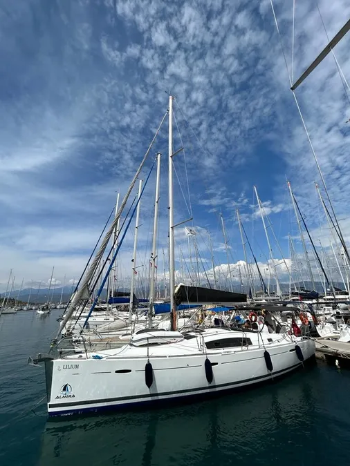 Beneteau Oceanis 43
