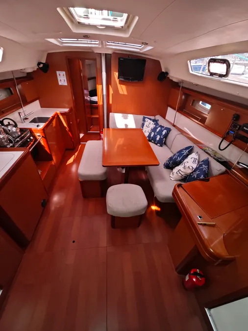 Beneteau Oceanis 43