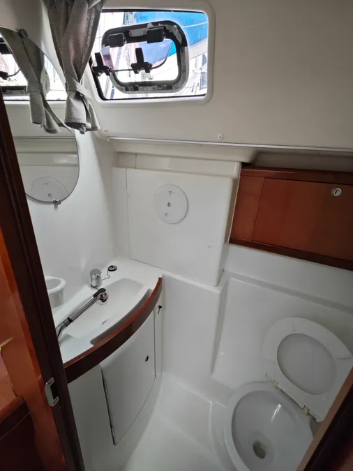 Beneteau Oceanis 43