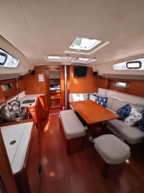 Beneteau Oceanis 43