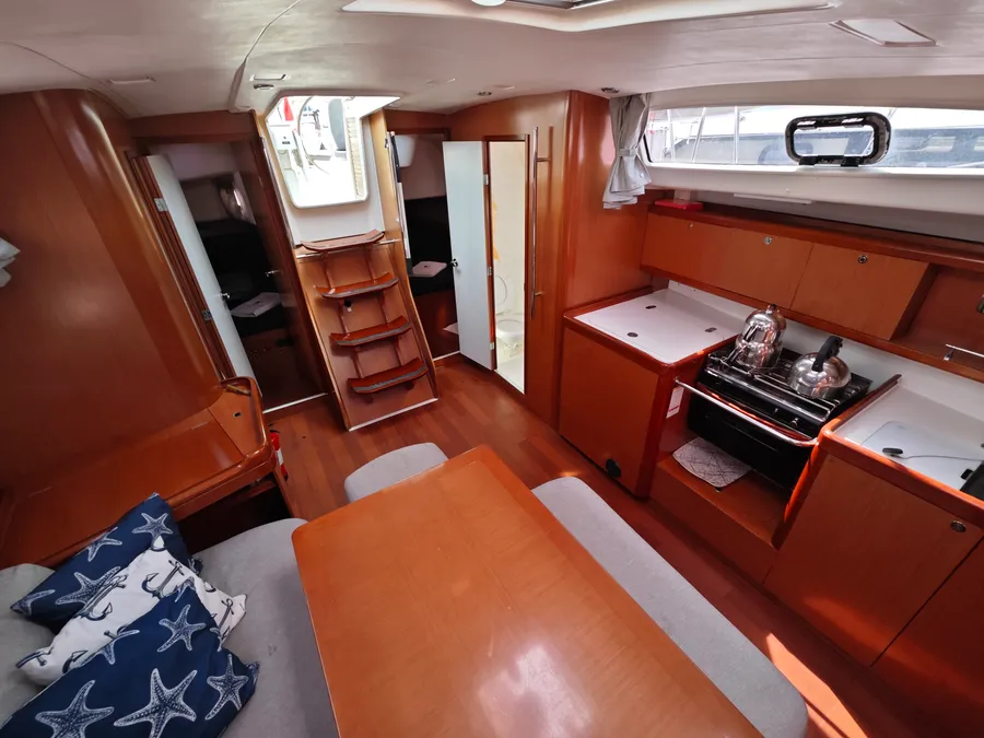 Beneteau Oceanis 43