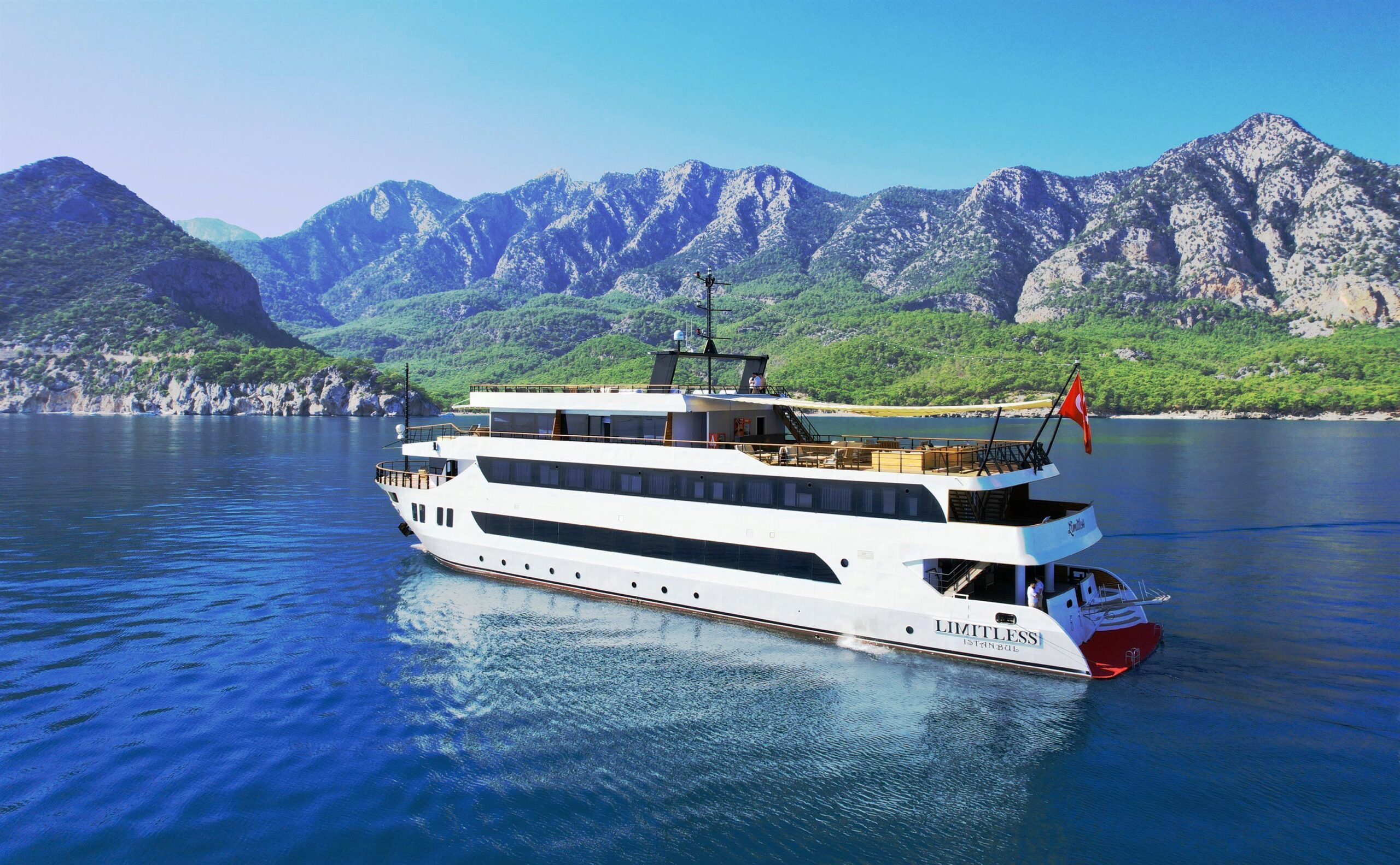 Limitless Motoryacht, Mass Image Compressor Compressed this image. https://sourceforge.net/projects/icompress/ with Quality:86