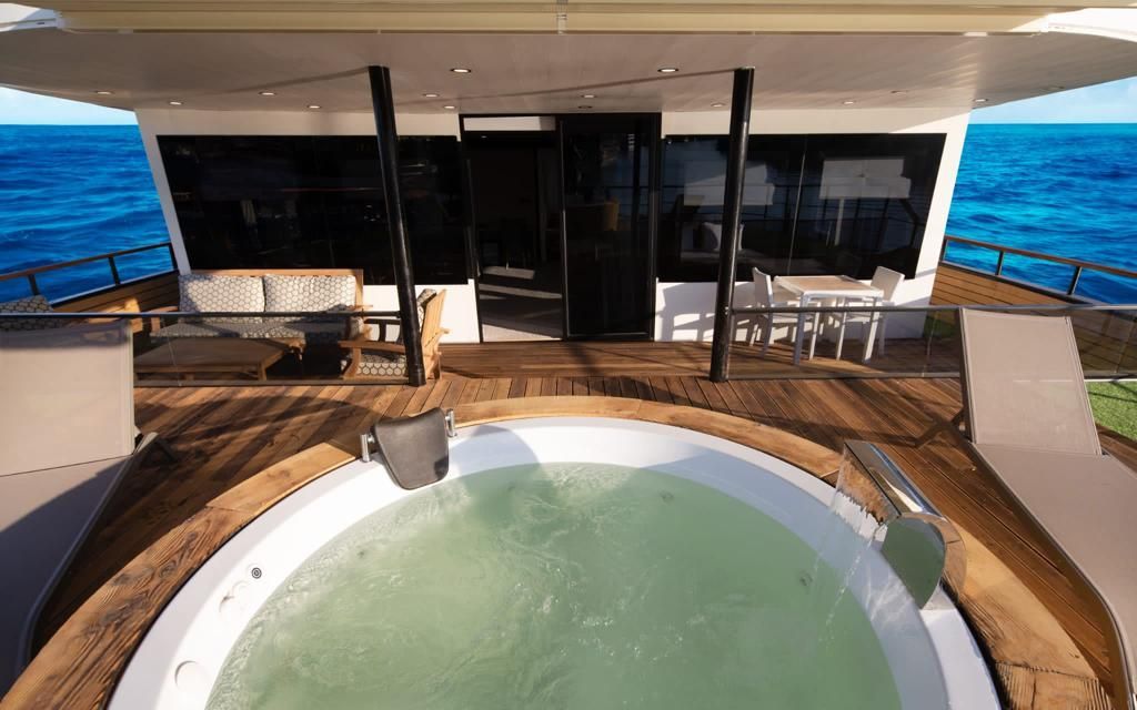 Limitless Motoryacht,