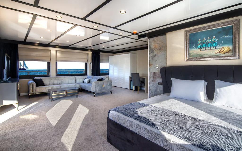 Limitless Motoryacht,