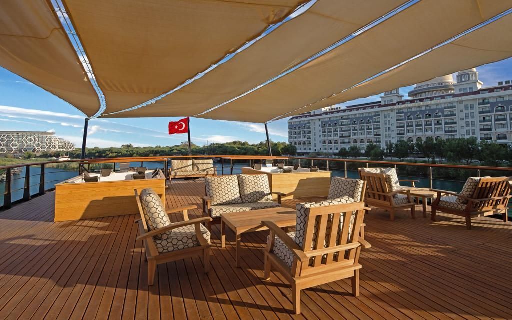 Limitless Motoryacht,