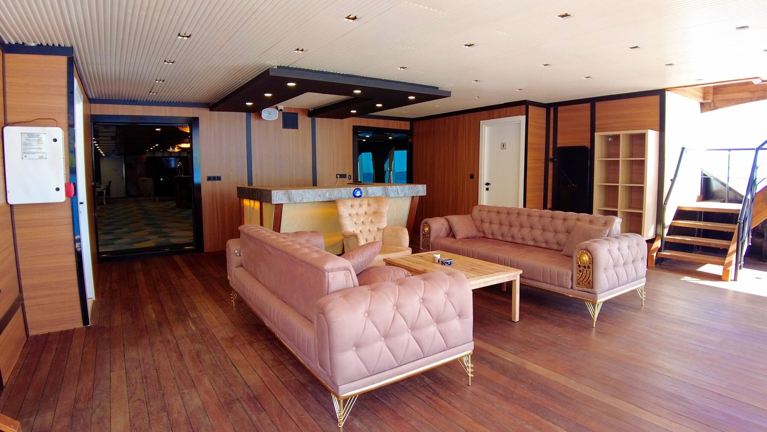Limitless Motoryacht,