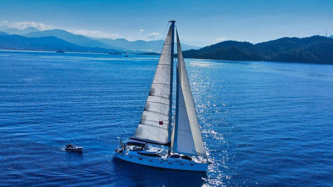 Mega Monohull – Yelkenli Yat